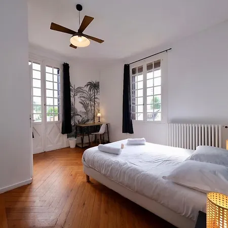 Semesterbostad Manoir Spacieux Proche Rouen - 14 Pers